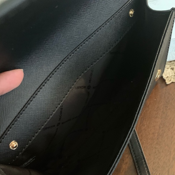 New MK black chain Crossbody & wallet inside 🖤 - Picture 3 of 4